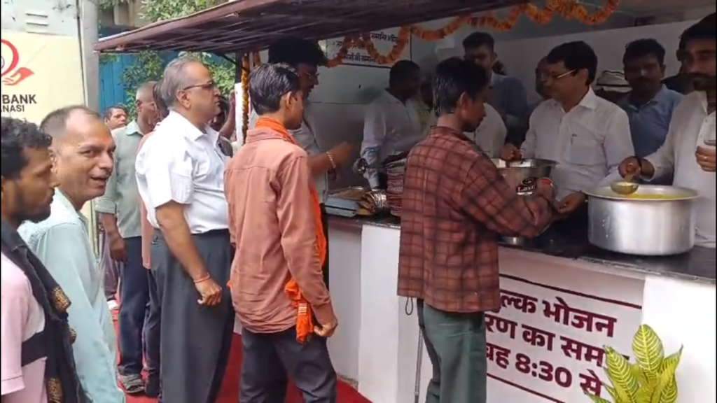 वाराणसी में फूड बैंक की नई पहल, जरूरतमंदों के लिए शुरू हुई निःशुल्क भोजन सेवा