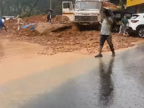 तेज बारिश से वायनाड में बड़ा हादसा: सुरंग निर्माण स्थल पर भूस्खलन, 2 की मौत, कई लोग मलबे में दबे होने की आशंका