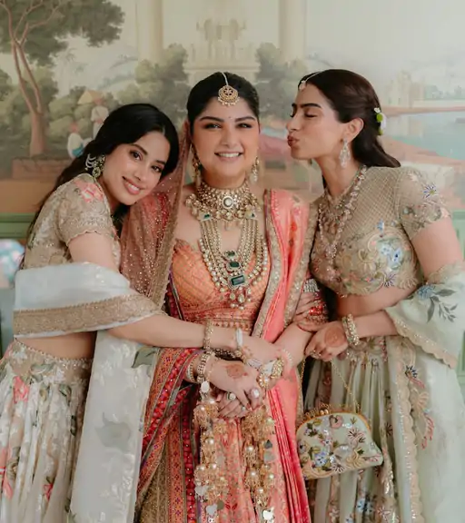 अंशुला कपूर ने रोहन ठक्कर संग लिए सात फेरे, अर्जुन कपूर ने बहन को दी भावुक विदाई; बोले- हमेशा साथ रहूंगा