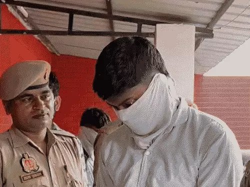 वाराणसी में शेयर ट्रेडिंग के नाम पर साइबर ठगी का बड़ा खुलासा, 32 आरोपी अदालत में पेश; 11 जेल भेजे गए, महिला टेली कॉलर्स को जमानत