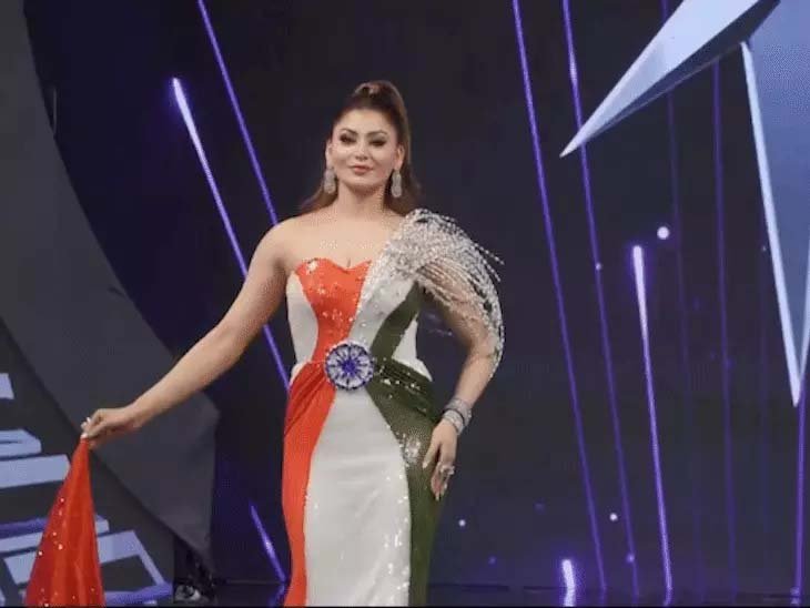 तिरंगे से प्रेरित गाउन पर विवाद, उर्वशी रौतेला ने दी सफाई; बोलीं- राष्ट्रीय ध्वज की हूबहू नकल नहीं