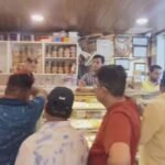 राखी बांधने से पहले जेब पर वार! चीनी के बढ़े दामों ने बढ़ाई मिठाई की कीमत