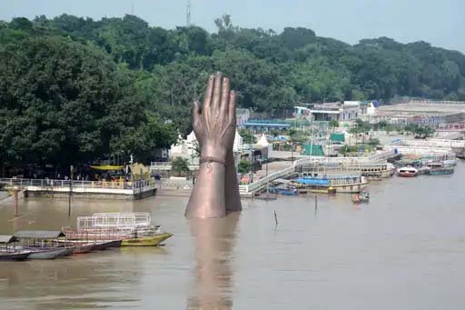 काशी में गंगा का रौद्र रूप, 69.94 मीटर पहुंचा जलस्तर; घाटों का संपर्क टूटा, वरुणा किनारे भी बढ़ा बाढ़ का खतरा
