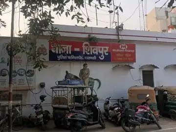 बिना नंबर प्लेट की बाइक सीज करने पर बवाल, पुलिस टीम से हाथापाई का आरोप; दरोगा की वर्दी का मोनोग्राम तोड़ा