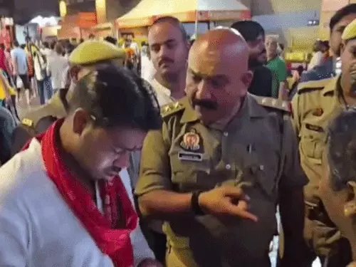 काशी विश्वनाथ मंदिर में 'जल्द दर्शन' के नाम पर महिला श्रद्धालु से 4 हजार की ठगी, पुलिस ने आरोपी को दबोचा