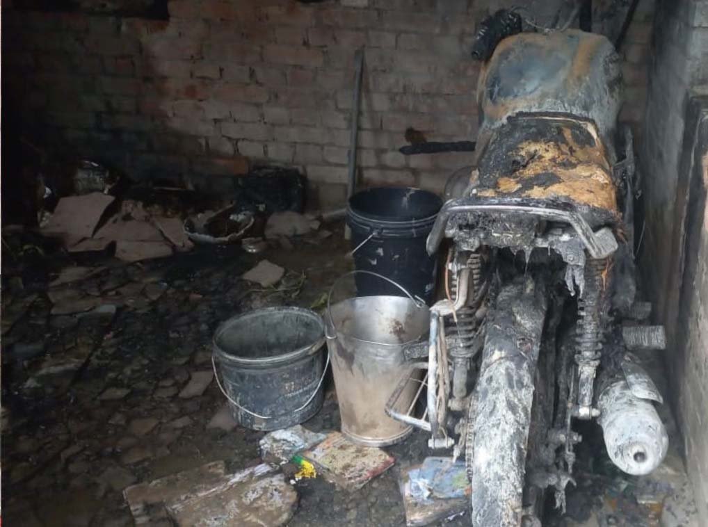 गाजीपुर में दर्दनाक हादसा: गैस रिसाव से लगी आग, बाइक की टंकी फटने से दो मासूमों की मौत