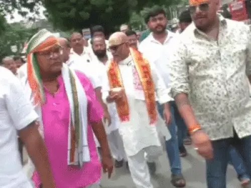 सावन में काशी विश्वनाथ पहुंचे अजय राय, जलाभिषेक के बाद मंदिर व्यवस्था पर उठाए गंभीर सवाल