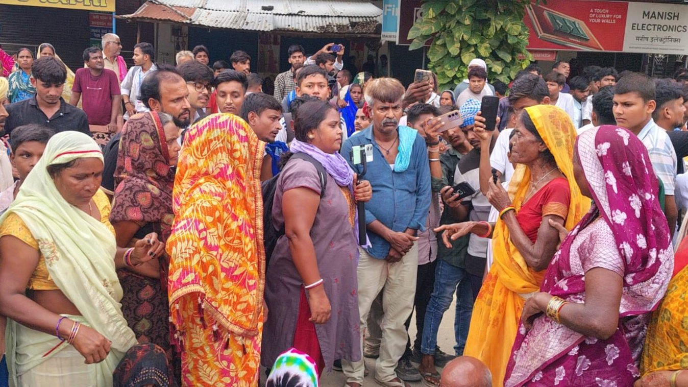 प्रसव के बाद विवाहिता की मौत, परिजनों ने शव सड़क पर रखकर लगाया जाम, डॉक्टर पर लापरवाही का आरोप
