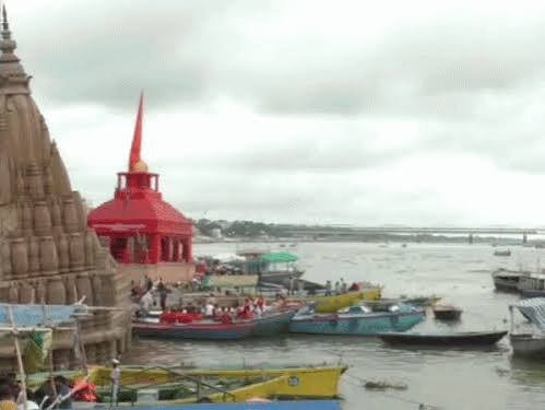लगातार बारिश से वाराणसी बेहाल: कई इलाकों में जलभराव, सड़क धंसी, बिजली आपूर्ति प्रभावित, 48 घंटे का अलर्ट