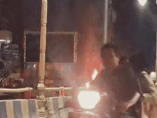 सुंदरपुर चौराहे पर चलती ट्रक में लगी भीषण आग, चालक ने कूदकर बचाई जान; लाखों का नुकसान