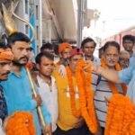 अमरनाथ यात्रियों की सेवा कर लौटे काशी के सेवक, कैंट स्टेशन पर फूलों से हुआ स्वागत; 26 वर्षों से चला आ रहा है भंडारा