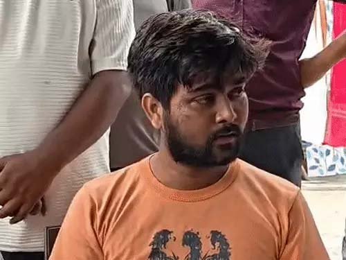 जर्जर मकान ने छीना पूरा परिवार, अकेला बचा अमन छह अपनों की चिताओं को दिया मुखाग्नि