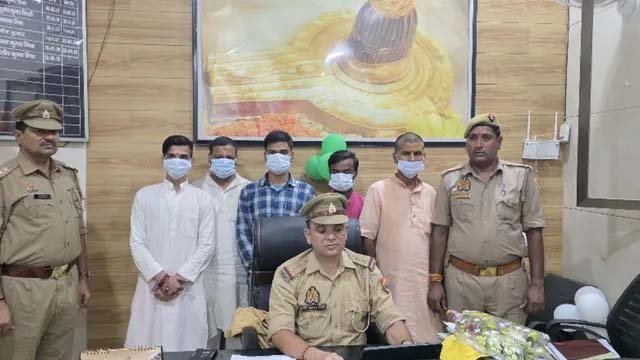 काशी विश्वनाथ मंदिर में VIP दर्शन के नाम पर ठगी, पांच गिरफ्तार