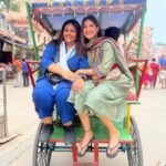काशी पहुंचीं अहाना कुमरा, बाबा विश्वनाथ के दरबार में टेका माथा; पिता का पुराना घर देख भावुक हुईं अभिनेत्री