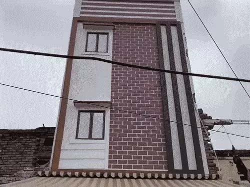 वाराणसी में 2 अवैध गेस्ट हाउस सील: कैंट स्टेशन के सामने विजयानगरम मार्केट में कार्रवाई, दुकान के ऊपर बिना अनुमति बना था निर्माण