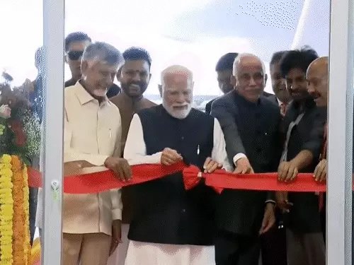 पीएम मोदी ने भोगपुरम एयरपोर्ट समेत 18 हजार करोड़ की परियोजनाओं का किया उद्घाटन, बोले- यह आंध्र की तरक्की का नया रनवे