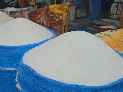 वाराणसी में चीनी की कीमतों पर प्रशासन सख्त, 4000 क्विंटल से अधिक भंडारण पर रोक
