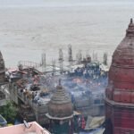 वाराणसी में तेजी से बढ़ रहा गंगा का जलस्तर, 69.04 मीटर पहुंचा पानी; घाटों पर बढ़ी प्रशासन की निगरानी