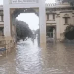 बीएचयू अस्पताल में बारिश बनी मरीजों की मुसीबत, कमर तक पानी में डूबे रास्ते; इलाज कराने पहुंचे लोग लौटे