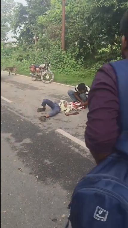 स्कूल वैन को ओवरटेक करते समय बस ने मारी टक्कर, पलटी वैन; 7 बच्चे गंभीर