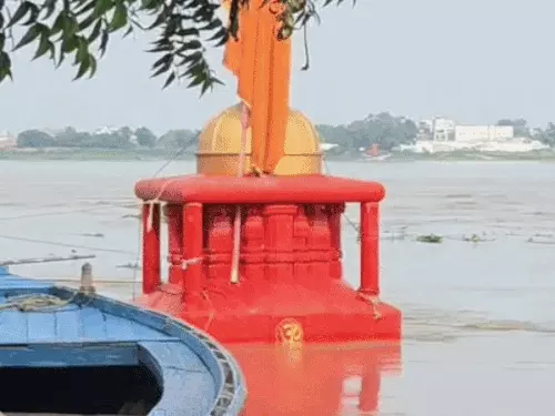 वाराणसी में तेजी से बढ़ रहा गंगा का जलस्तर, 69.04 मीटर पहुंचा पानी; घाटों पर बढ़ी प्रशासन की निगरानी