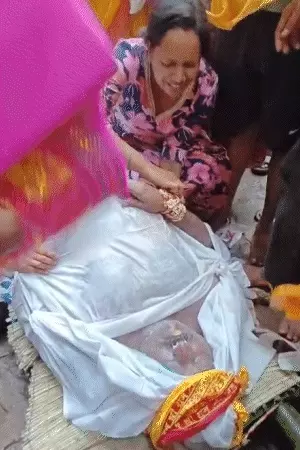 राखी से 3 दिन पहले भाई की मौत, अंतिम विदाई में बहनों ने शव को बांधी राखी; बोलीं- हर साल गिफ्ट देता था, इस बार जिंदगीभर का दर्द दे गया