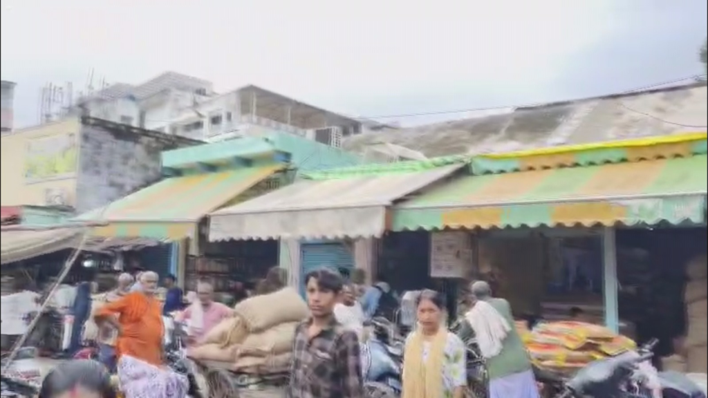महंगाई की मार से बिगड़ा आम आदमी का बजट, कमाई के मुकाबले बढ़ा खर्च