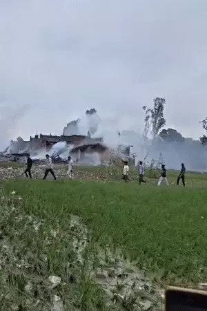प्रयागराज-कौशांबी बॉर्डर पर पटाखा फैक्ट्री में भीषण विस्फोट, 5 की मौत; 25 घायल, कई के फंसे होने की आशंका