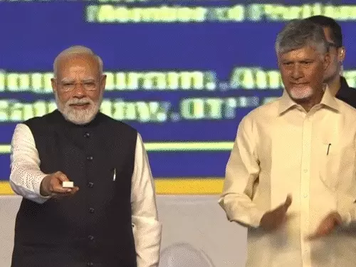 पीएम मोदी ने भोगपुरम एयरपोर्ट समेत 18 हजार करोड़ की परियोजनाओं का किया उद्घाटन, बोले- यह आंध्र की तरक्की का नया रनवे
