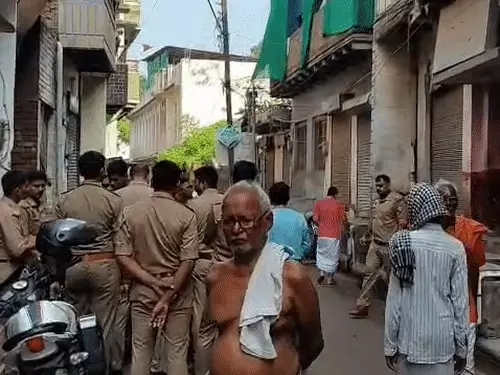 वाराणसी में तीन लोगों पर जानलेवा हमला, साड़ी कारीगर की पत्थर से कूंचकर हत्या, दो घायल