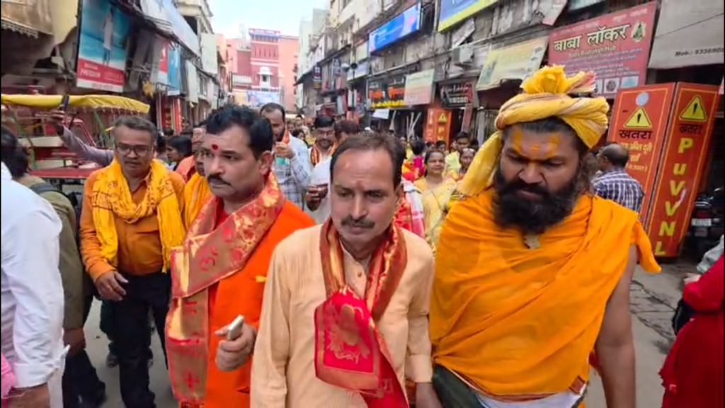 ज्ञानवापी मामले को लेकर महिलाओं ने निकाली कलश यात्रा, बाबा विश्वनाथ के दरबार में की न्याय की प्रार्थना