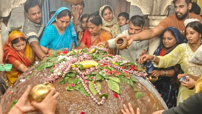 सावन के दूसरे सोमवार पर काशी में आस्था का सैलाब, बाबा विश्वनाथ के दरबार में उमड़ी लाखों की भीड़