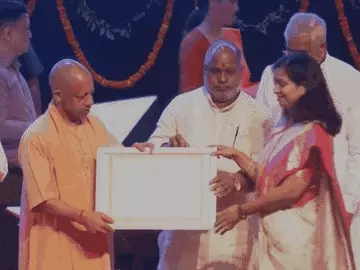 ‘चाचा-भतीजे की जोड़ी’ पर योगी का तंज: बोले- पहले बिना परीक्षा नौकरी मिलती थी, अब 6 महीने में देंगे 1 लाख से ज्यादा नियुक्तियां