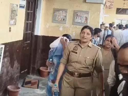 कारोबारी हत्याकांड: कोर्ट में चेहरा छिपाती नजर आई आरोपी बहू, पुलिस ने मांगी 24 घंटे की रिमांड