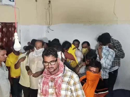 वाराणसी में बड़े जुआ अड्डे पर छापा, 47 जुआरी गिरफ्तार; कोर्ट से 20-20 हजार के बंधपत्र पर रिहाई