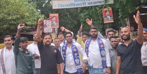 वाराणसी में गरजे आजाद समाज पार्टी-भीम आर्मी के कार्यकर्ता: 50% महिला आरक्षण और ‘कोटे में कोटा’ की मांग, राष्ट्रपति के नाम सौंपा ज्ञापन