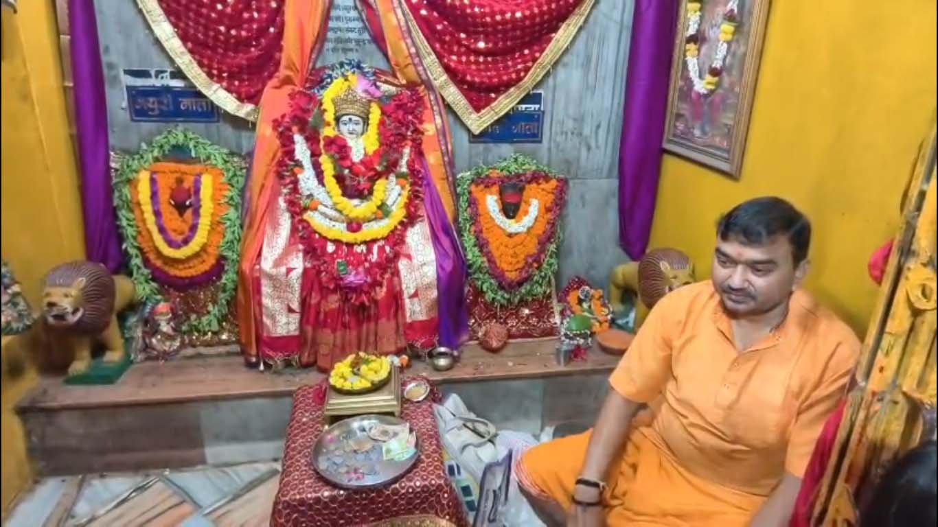 अनंत चतुर्दशी पर लक्ष्मी कुंड में उमड़ी महिलाओं की भीड़, विधि-विधान से की भगवान विष्णु की पूजा