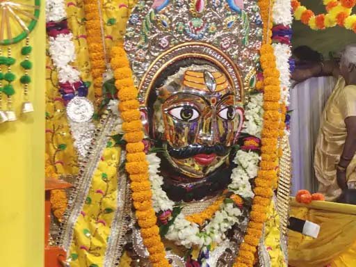 काशी में बाबा लाट भैरव के विवाह की धूम: हल्दी उत्सव में पीले परिधानों में पहुंचीं महिलाएं, मंगलगीतों पर झूमीं