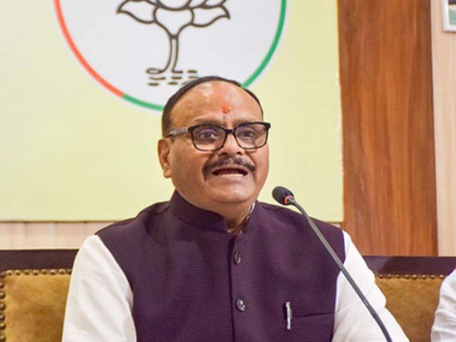 डॉक्टरों के लिए ब्रजेश पाठक की खास अपील, पर्चे पर हिंदी में भी लिखें दवाओं के नाम