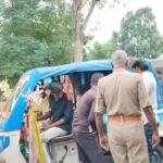 चेचिस की टक्कर से बाइक सवार की मौत, रेलवे क्रॉसिंग पर पकड़ा गया चालक
