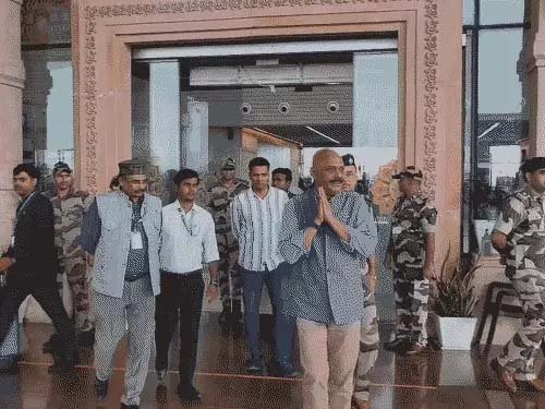 रामलला के दरबार में पहुंचे पूर्व एयर मार्शल जितेंद्र मिश्रा, जल्द संभालेंगे मंदिर CEO की जिम्मेदारी