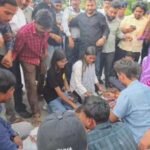 बीएचयू में आठवें दिन भी छात्रों का आंदोलन जारी, प्रशासन के खिलाफ निकाली सांकेतिक शव यात्रा