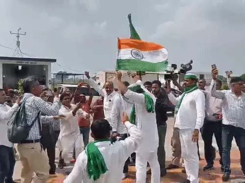 टोल प्लाजा पर किसानों के प्रदर्शन में भगदड़, कार की चपेट में आने से किसान की मौत