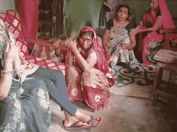 महराजगंज में मां-बेटे को करैत ने डसा, 11 साल के बच्चे की मौत