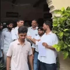BHU में NSUI का हेल्प डेस्क हटाने पर विवाद: कार्यकर्ताओं की सुरक्षाकर्मियों से बहस, धक्का-मुक्की का भी आरोप