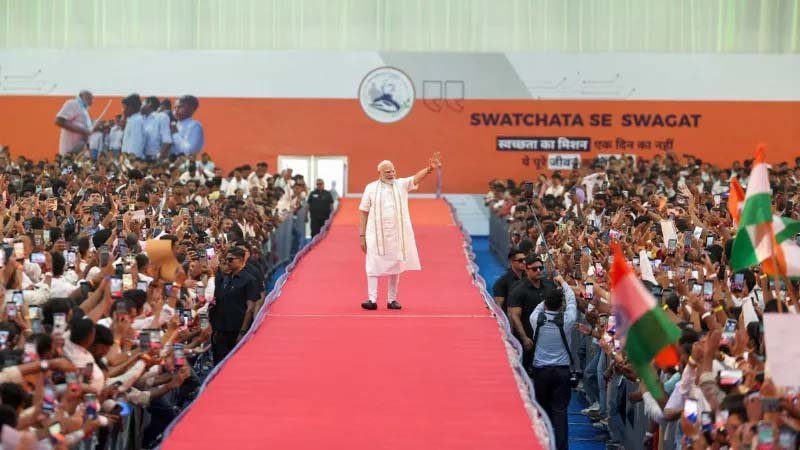वडोदरा में युवाओं के बीच पहुंचे पीएम मोदी, बोले-‘झूठ की गूंज से बचें, सच्चाई के साथ खड़े रहें’