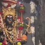 51 क्विंटल फूलों से सजा बाबा काल भैरव का दरबार, 112 साल पुरानी परंपरा में समृद्धि भैरव के रूप में हुए दर्शन
