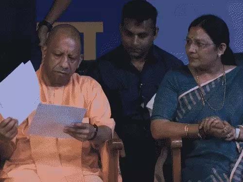 योगी बोले- यूपी में पोषाहार सप्लाई करता था शराब माफिया: 2017 में व्यवस्था देख भौचक्का रह गया था, 3 महीने में एक बार पहुंचता था राशन