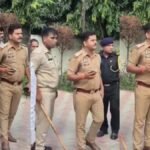 गोरखपुर यूनिवर्सिटी में छात्रों के प्रदर्शन पर भड़के दरोगा: उंगली दिखाकर दी फोर्स बुलाने की चेतावनी; प्रॉक्टर से धक्का-मुक्की के बाद बिगड़ा माहौल