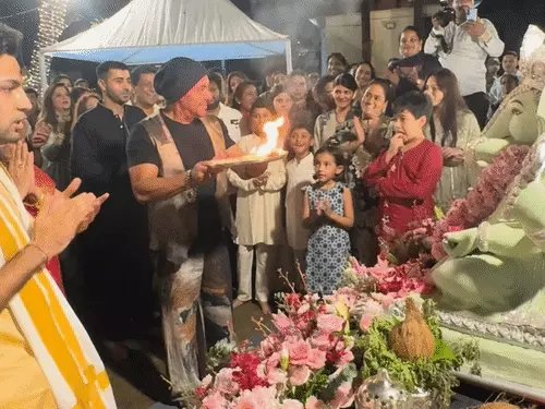 गणपति दर्शन के दौरान सलमान खान ने बच्चे से की मुलाकात, ड्राइवर को फटकारने का वीडियो वायरल